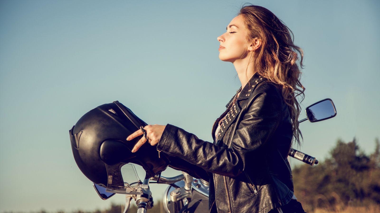 How to Choose a Motorcycle Helmet: A Comprehensive Guide