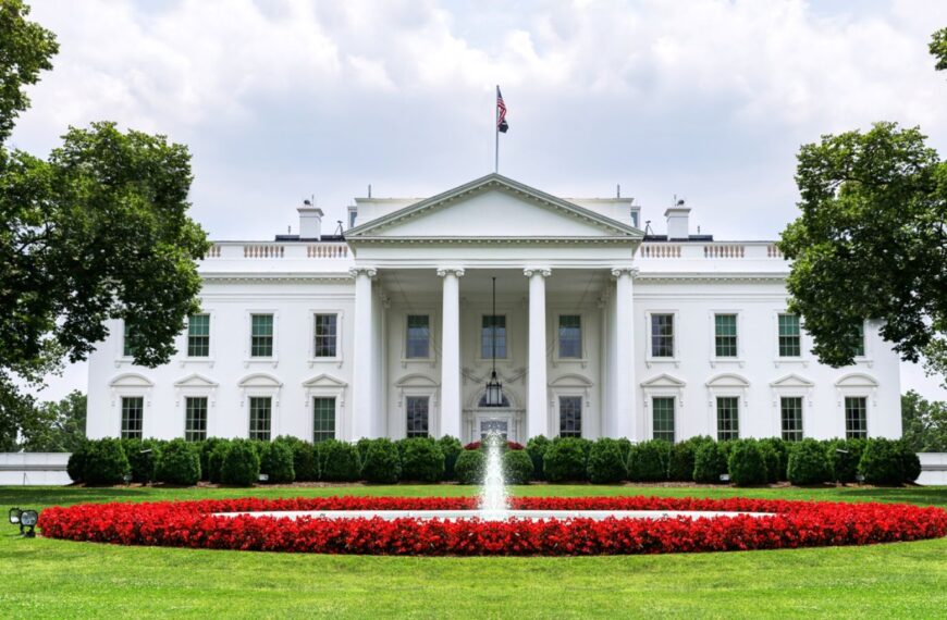 18 Intriguing and Unusual Facts About the White House