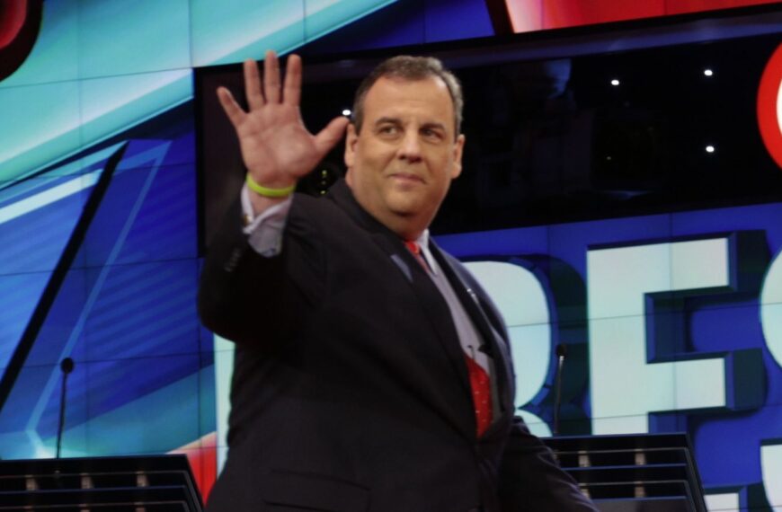 Chris Christie’s “Brash” Trump-Bashing Praised Despite Calls for Him to “Drop Out of the Race”